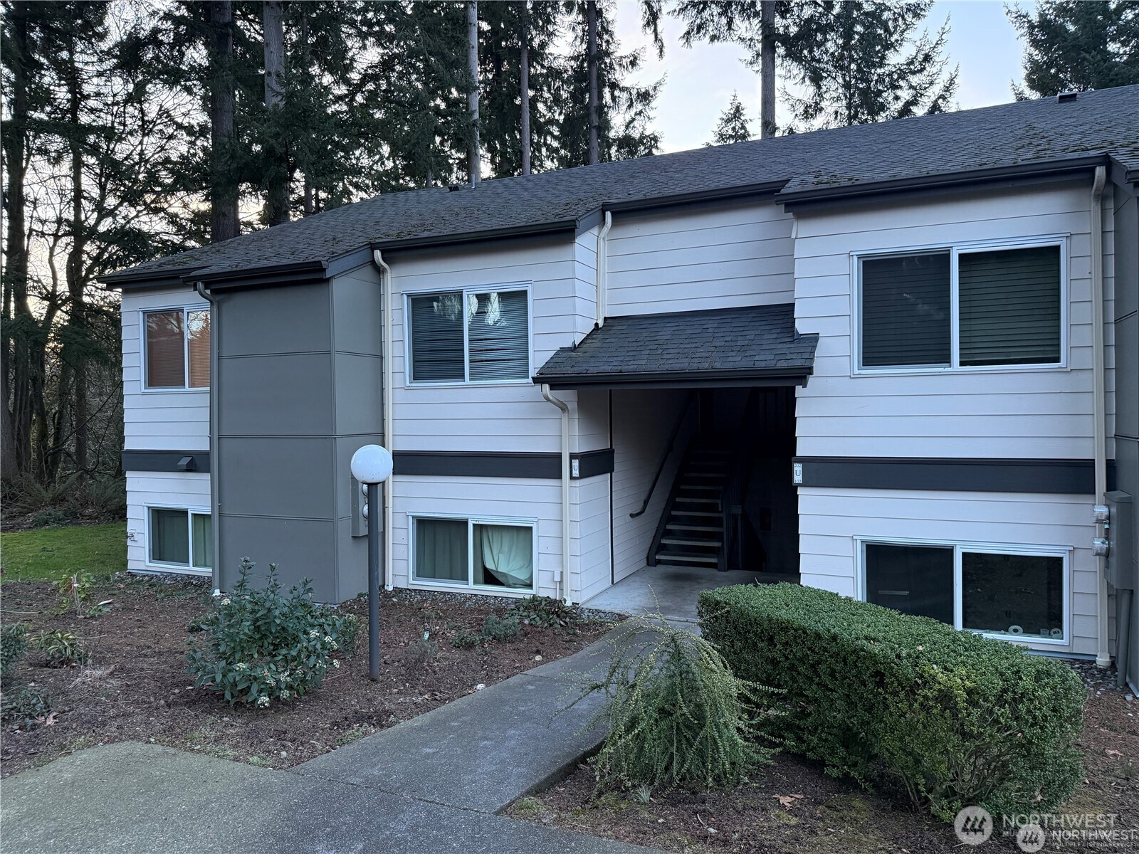 31500 33rd Place Southwest, Unit U101 Federal Way, WA 98023 - Photo 2 of 27 a front view of a house with a garden