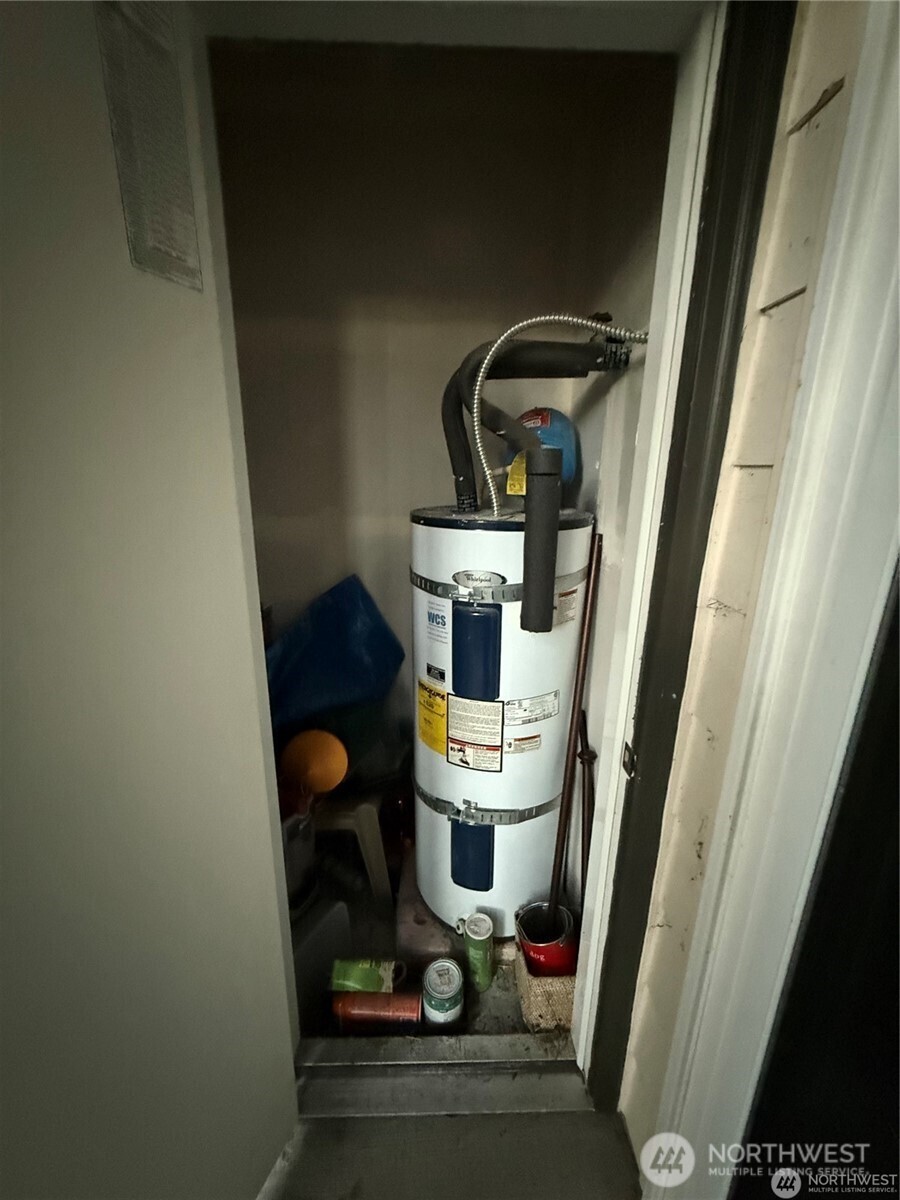 31500 33rd Place Southwest, Unit U101 Federal Way, WA 98023 - Photo 21 of 27 a view of living room washer and dryer