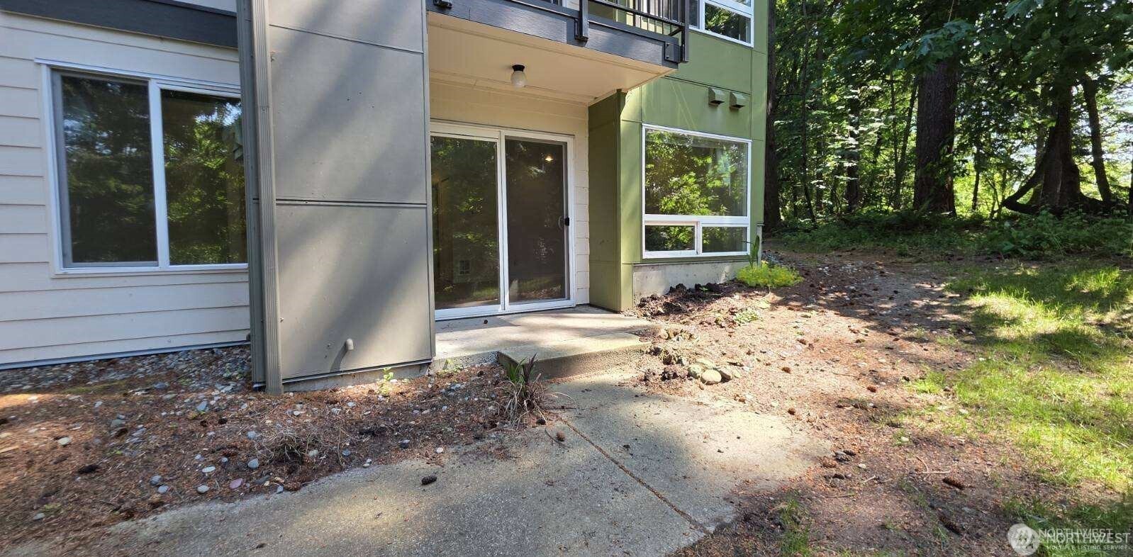 31500 33rd Place Southwest, Unit U101 Federal Way, WA 98023 - Photo 22 of 27 a view of a house with a yard