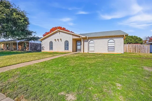 $2,550 | 1519 Cherokee Trail, Plano, TX 75023