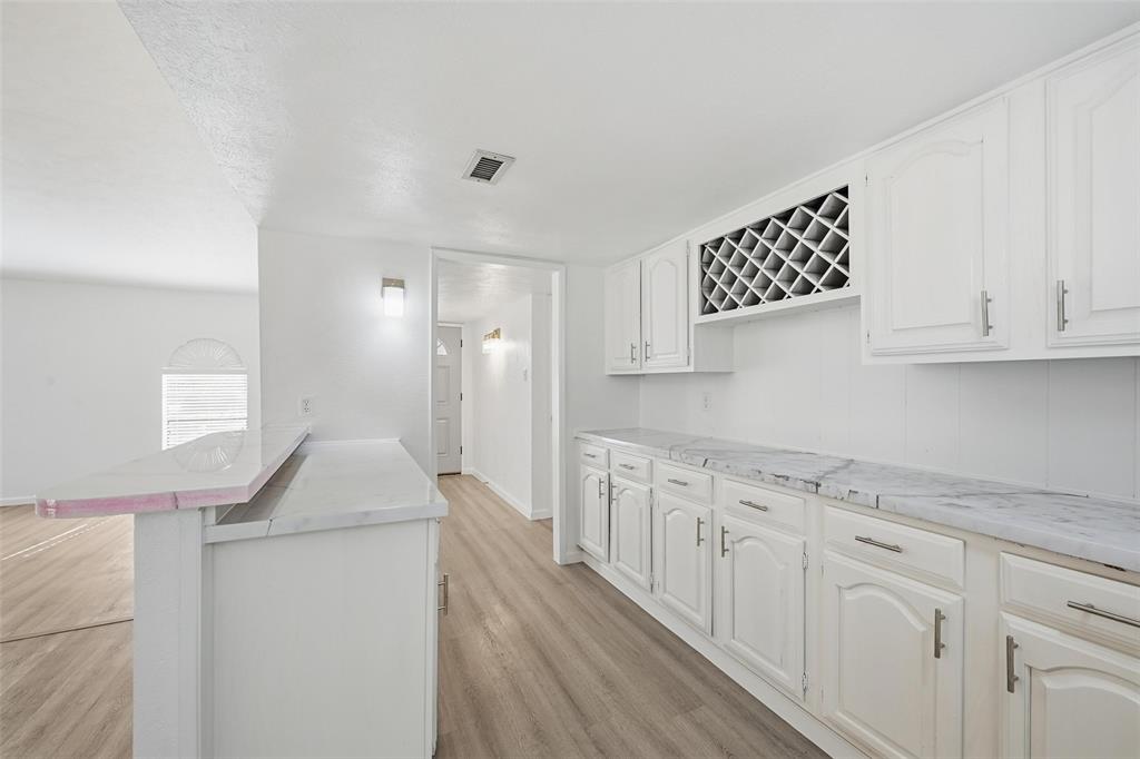 1519 Cherokee Trail Plano, TX 75023 - Photo 4 of 30 Front Bar area