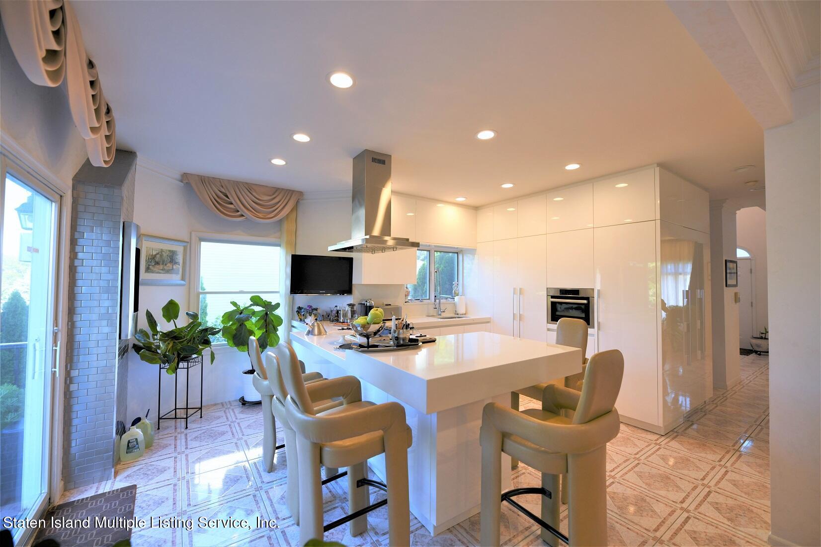 76 Nicole Loop Staten Island, NY 10301 - Photo 9 of 46 No.8