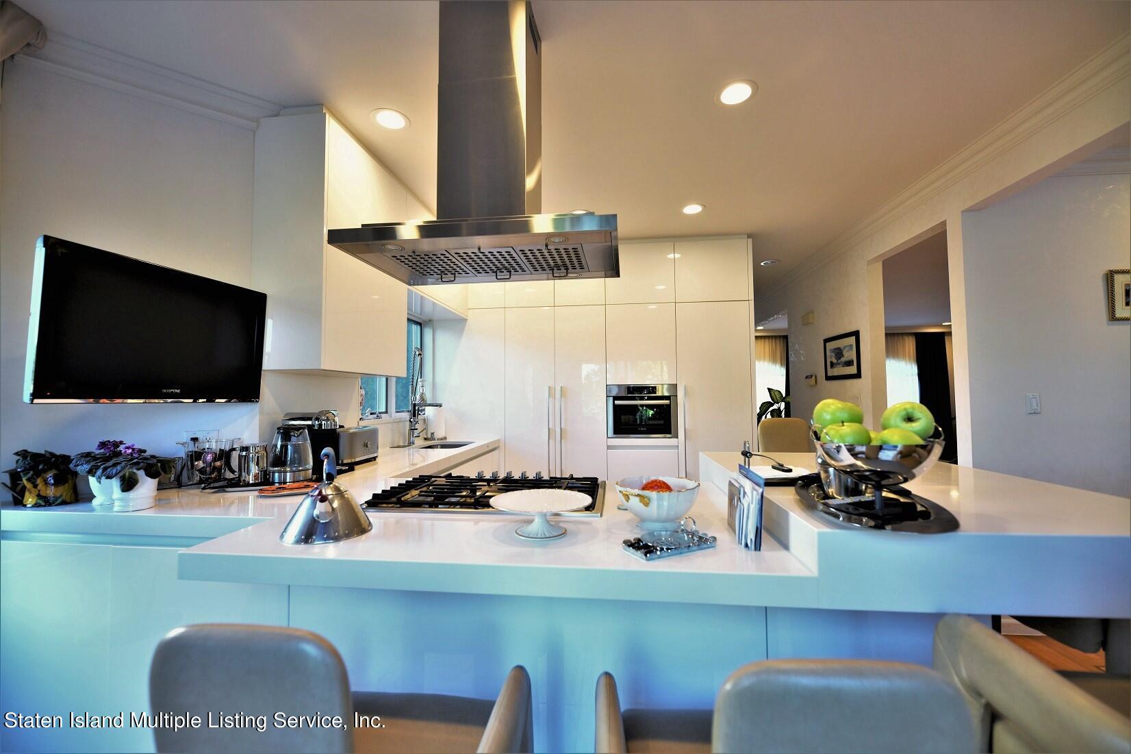 76 Nicole Loop Staten Island, NY 10301 - Photo 10 of 46 No.10