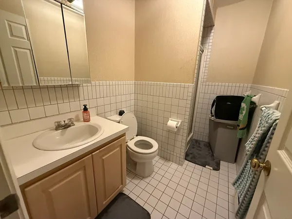 $3,000 | 84 Walpole Street, Unit 2B, Canton, MA 02021