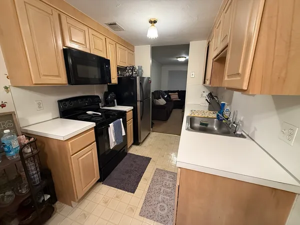 $3,000 | 84 Walpole Street, Unit 2B, Canton, MA 02021