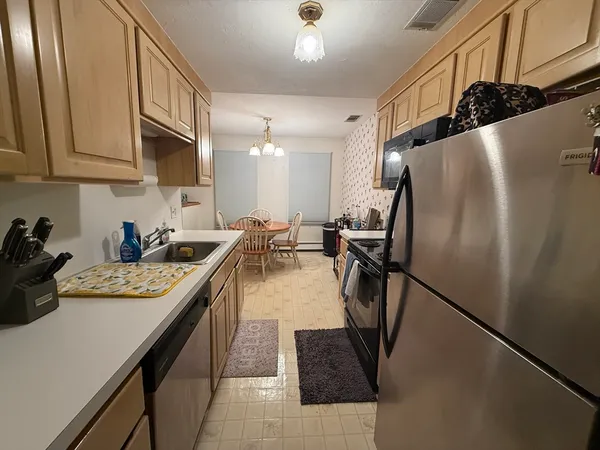 $3,000 | 84 Walpole Street, Unit 2B, Canton, MA 02021