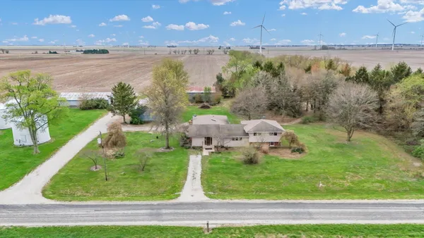 $299,900 | 2279 East 500th Road North, Paxton, IL 60957