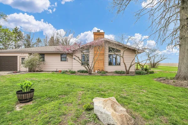 $299,900 | 2279 East 500th Road North, Paxton, IL 60957