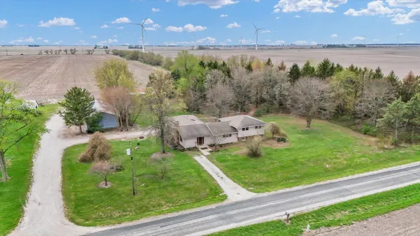 $299,900 | 2279 East 500th Road North, Paxton, IL 60957