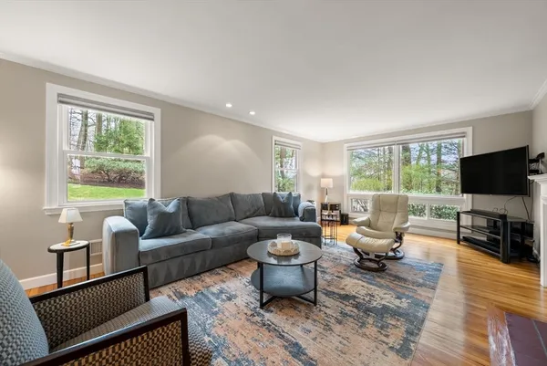 $2,325,000 | 11 Sterling Road, Wellesley, MA 02482