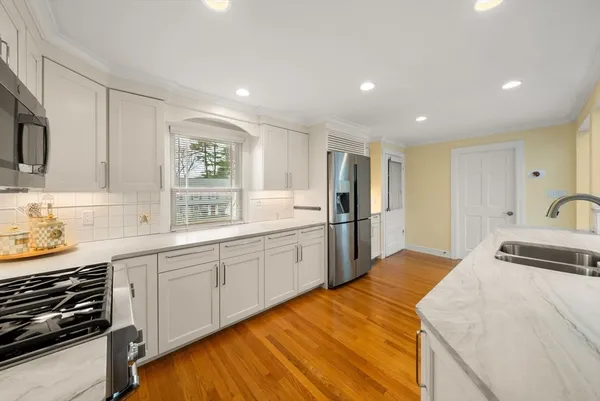 $2,325,000 | 11 Sterling Road, Wellesley, MA 02482