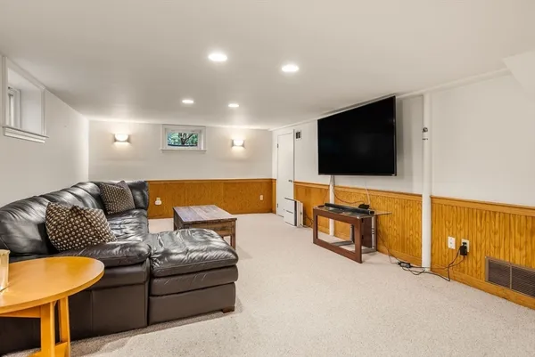 $2,325,000 | 11 Sterling Road, Wellesley, MA 02482