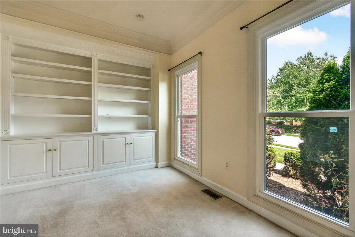 6430 Bellevue Place Frederick, MD 21701 - Photo 3 of 59