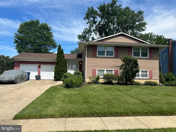 $565,000 | 809 Charleston Road, Mount Laurel, NJ 08054