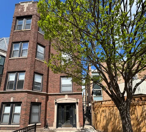 $249,000 | 722 West Oakdale Avenue, Unit 1R, Chicago, IL 60657