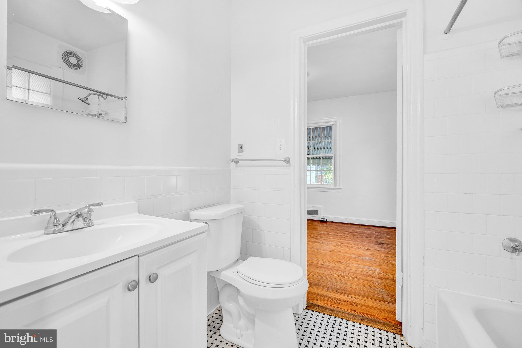 9314 Wire Avenue Silver Spring, MD 20901 - Photo 8 of 31 Jack and Jill full bath