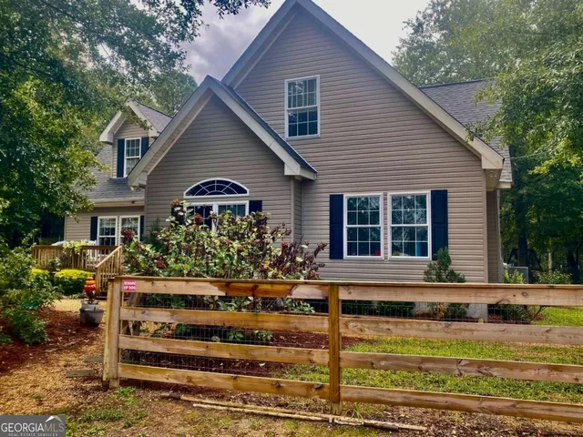 a view of a house with backyard and deck