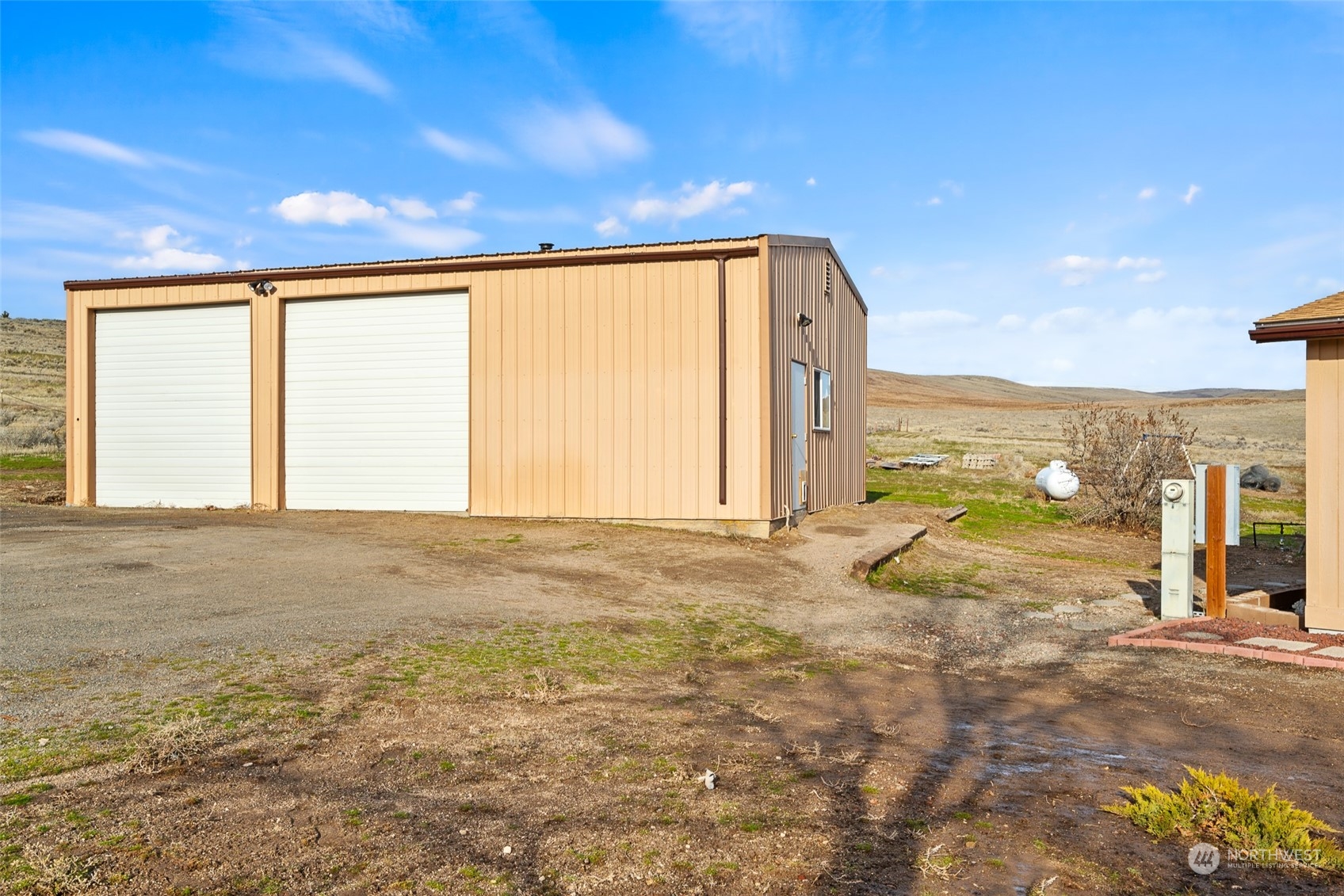 1963 Freimuth Road Selah, WA 98942 - Photo 27 of 33 a view of an empty room with a window