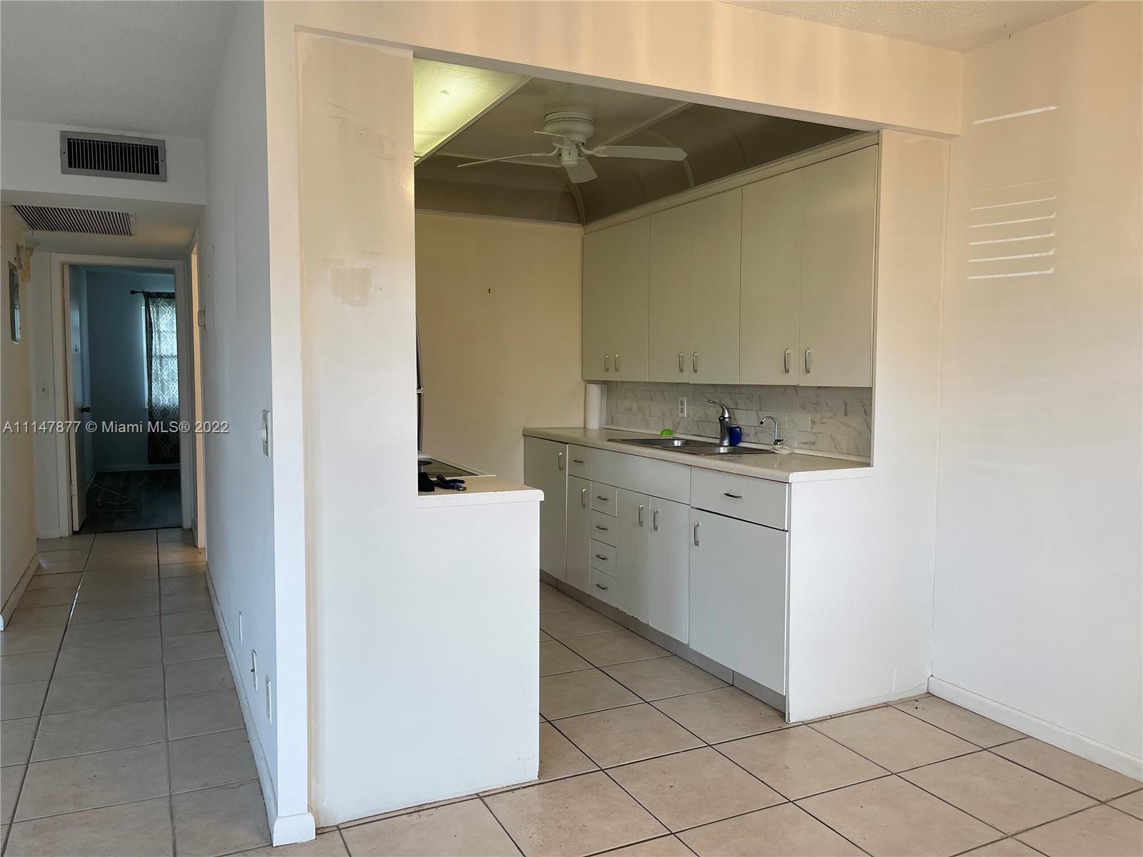 1084 Guildford East, Unit 1084 Boca Raton, FL 33434 - Photo 3 of 10 Gallery Image 3