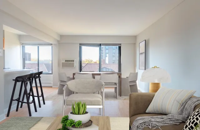 $1,390 | 855 Hinman Avenue, Unit 701, Evanston, IL 60202