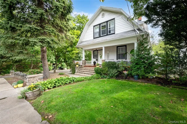 $880,000 | 737 Bradley Street, Mamaroneck, NY 10543