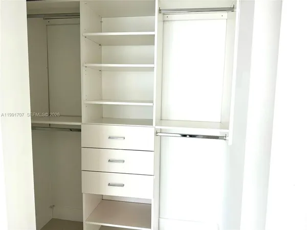 $4,300 | 92 Southwest 3rd Street, Unit 2905, Miami, FL 33130