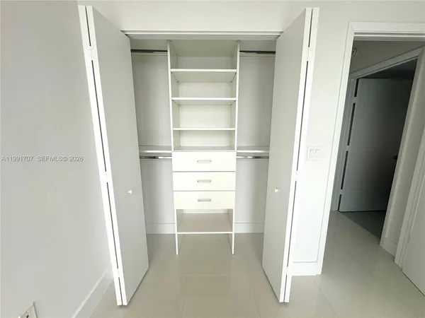 $4,300 | 92 Southwest 3rd Street, Unit 2905, Miami, FL 33130