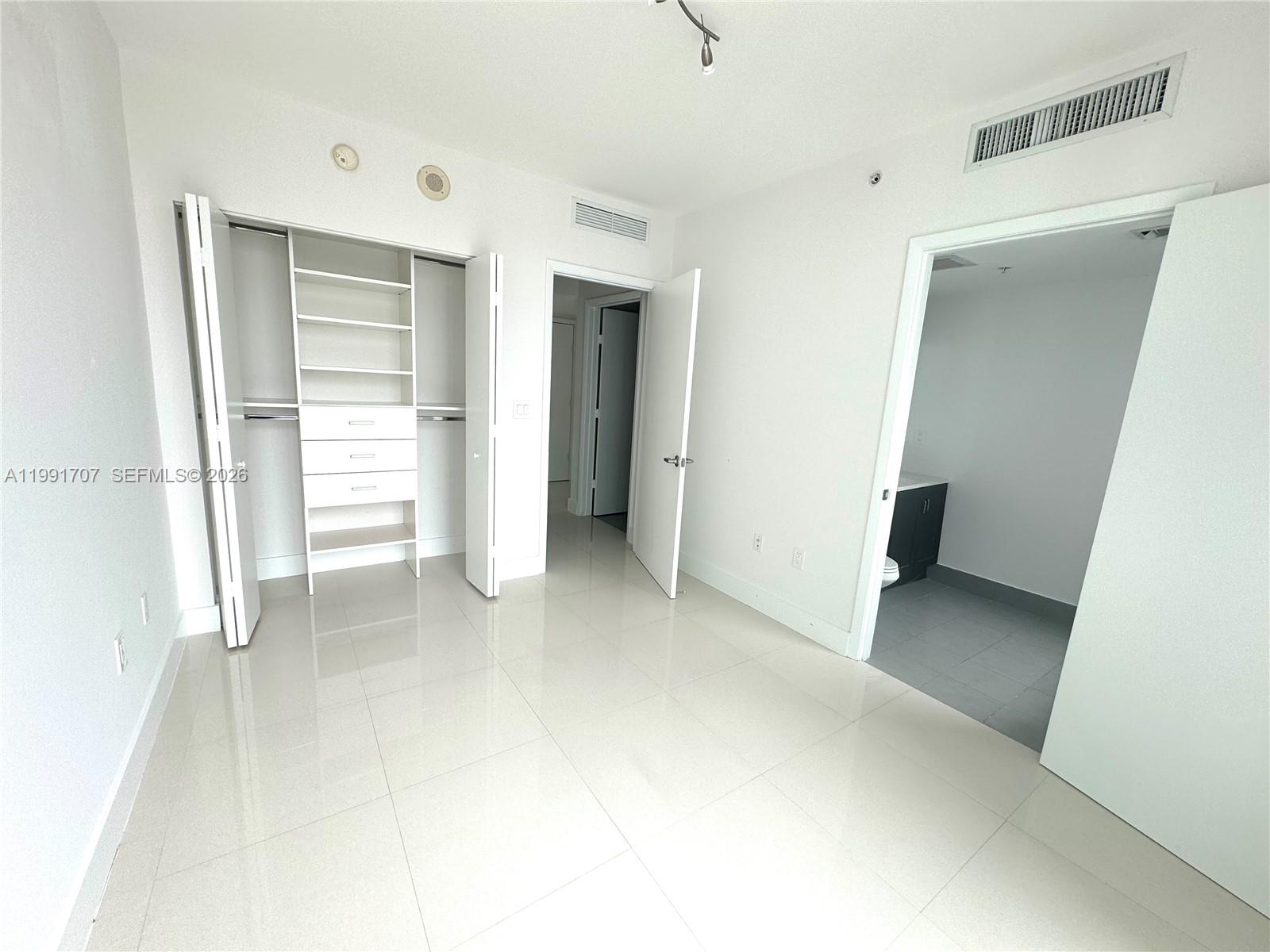 92 Southwest 3rd Street, Unit 2905 Miami, FL 33130 - Photo 17 of 24