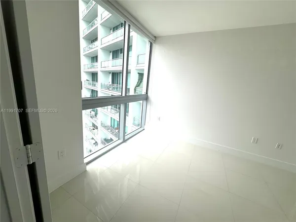 $4,300 | 92 Southwest 3rd Street, Unit 2905, Miami, FL 33130
