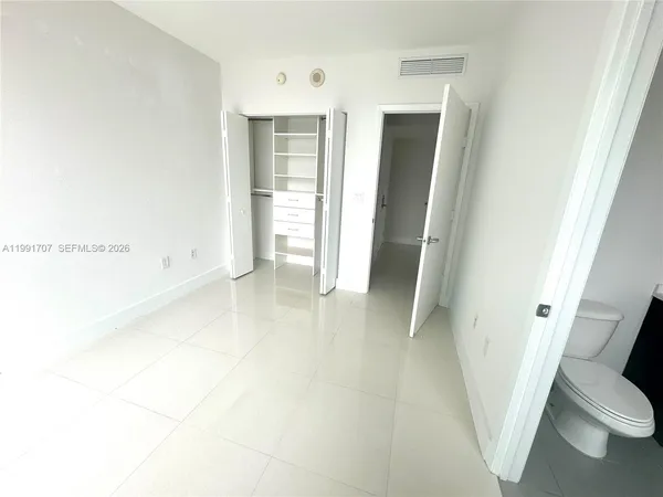 $4,300 | 92 Southwest 3rd Street, Unit 2905, Miami, FL 33130