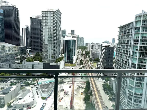 $4,300 | 92 Southwest 3rd Street, Unit 2905, Miami, FL 33130