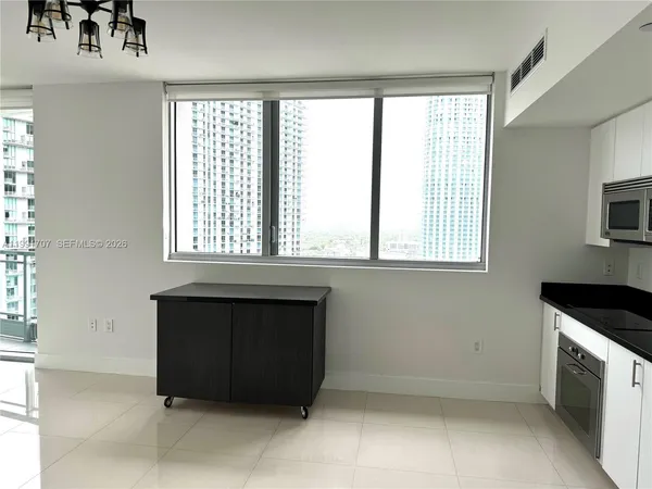 $4,300 | 92 Southwest 3rd Street, Unit 2905, Miami, FL 33130