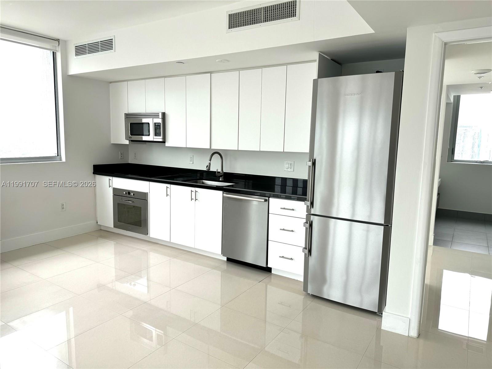 92 Southwest 3rd Street, Unit 2905 Miami, FL 33130 - Photo 6 of 24