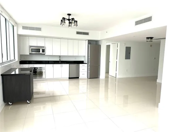 $4,300 | 92 Southwest 3rd Street, Unit 2905, Miami, FL 33130