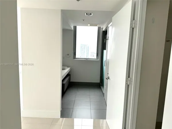 $4,300 | 92 Southwest 3rd Street, Unit 2905, Miami, FL 33130