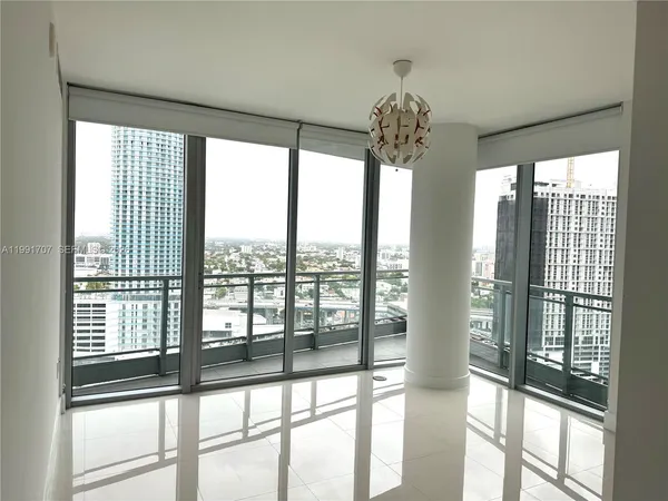 $4,300 | 92 Southwest 3rd Street, Unit 2905, Miami, FL 33130