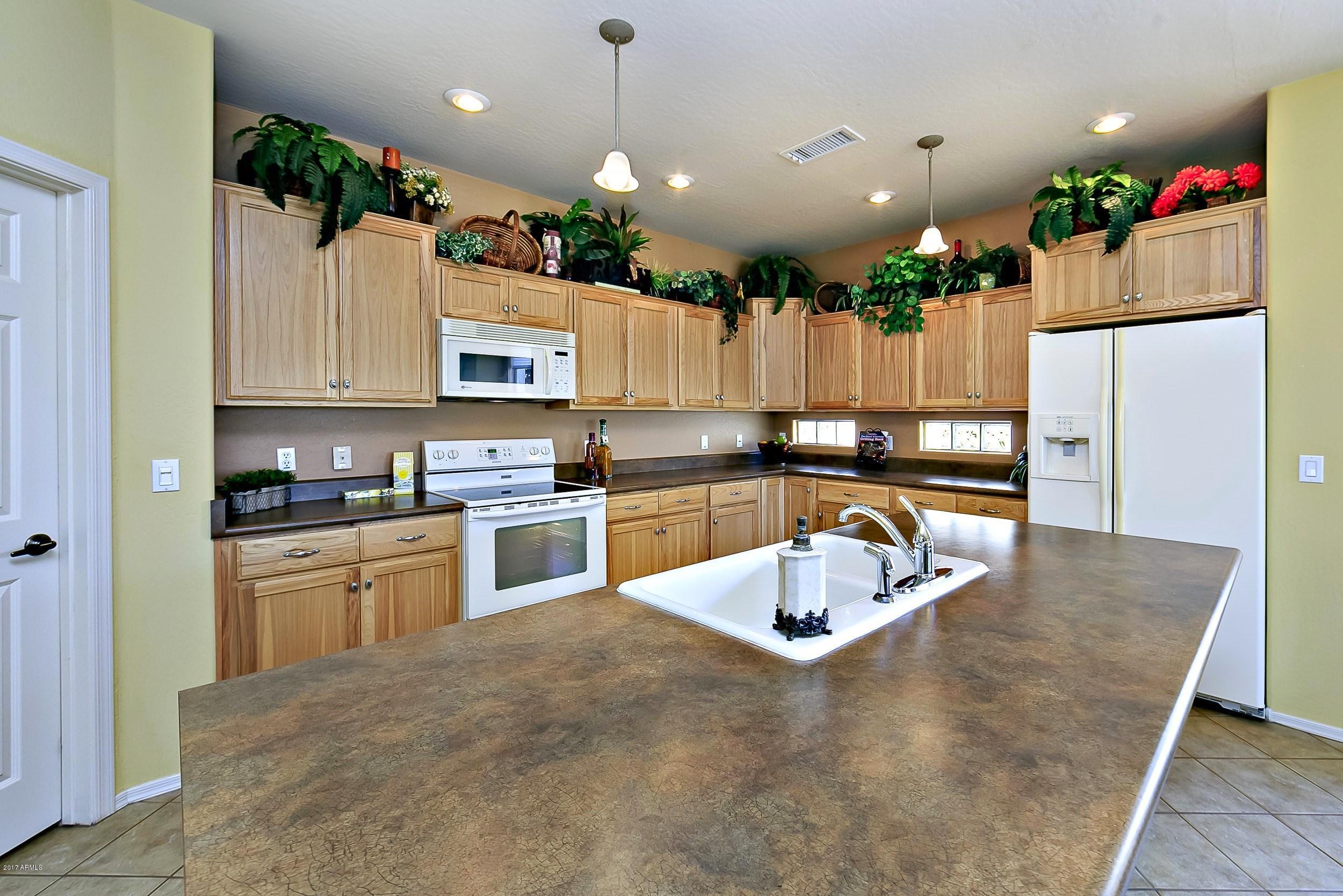 6952 Lynx Wagon Road Prescott Valley, AZ 86314 - Photo 7 of 36 Open Concept Kitchen