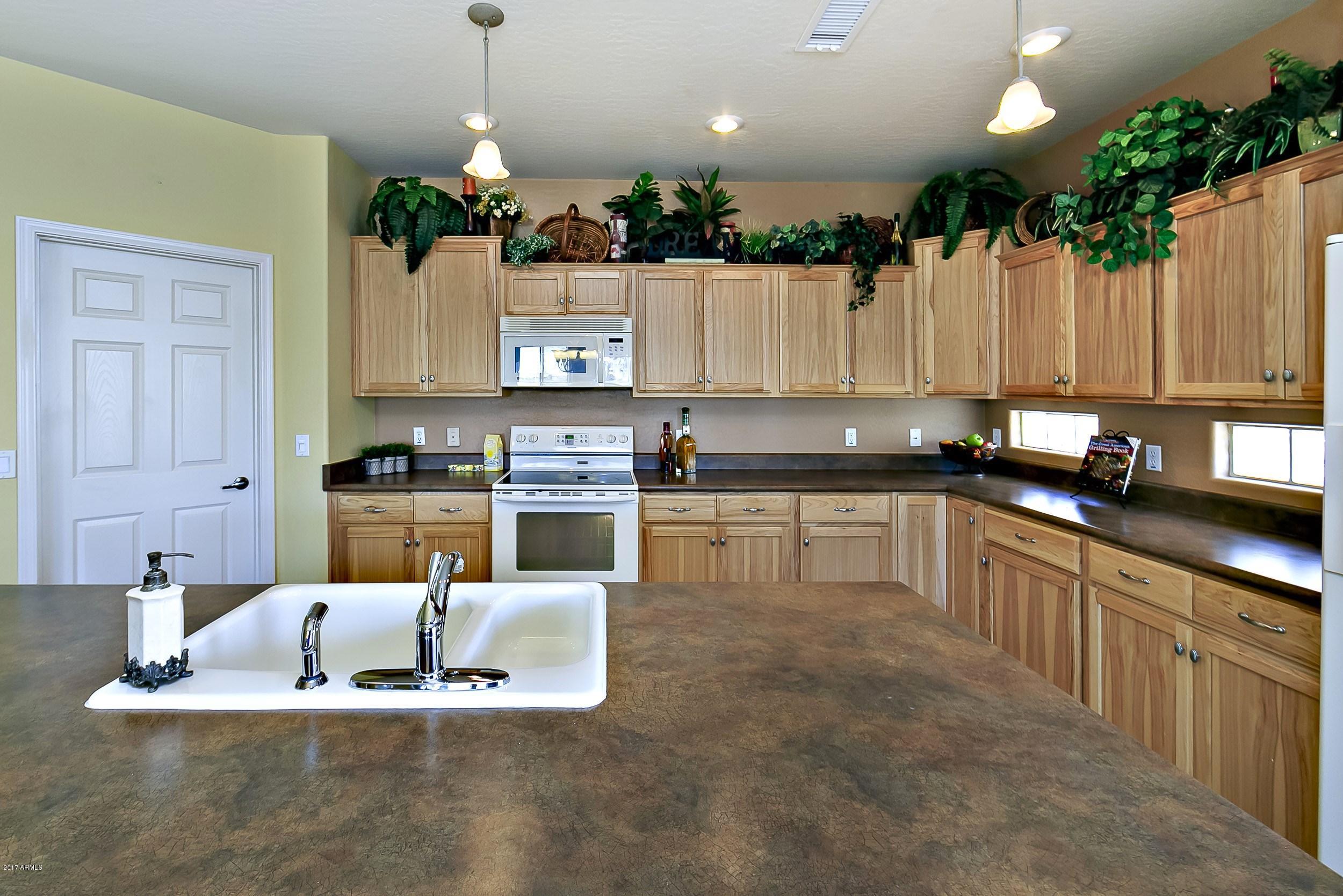 6952 Lynx Wagon Road Prescott Valley, AZ 86314 - Photo 8 of 36 Open Concept Kitchen