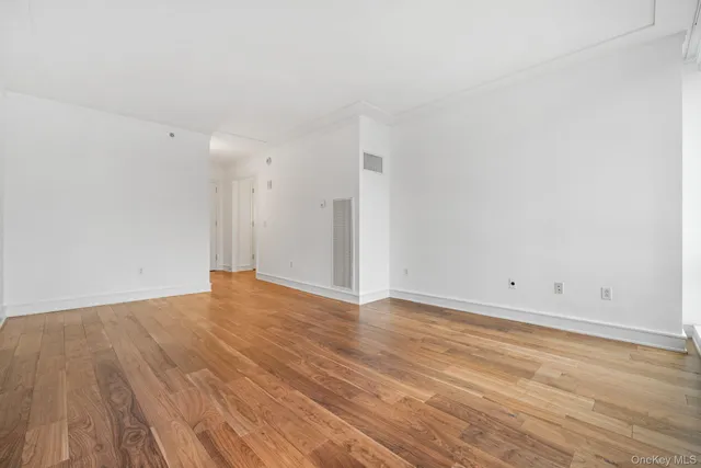 $929,000 | 1 Renaissance Square, Unit 15E, White Plains, NY 10601