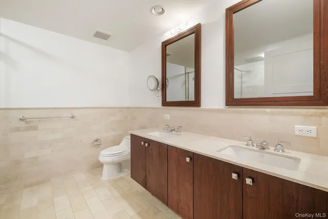 $929,000 | 1 Renaissance Square, Unit 15E, White Plains, NY 10601