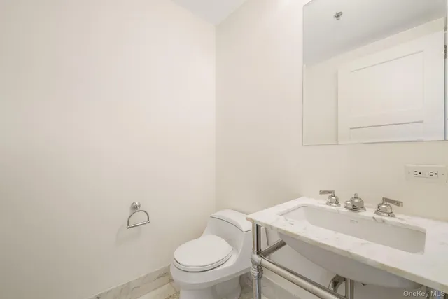 $929,000 | 1 Renaissance Square, Unit 15E, White Plains, NY 10601