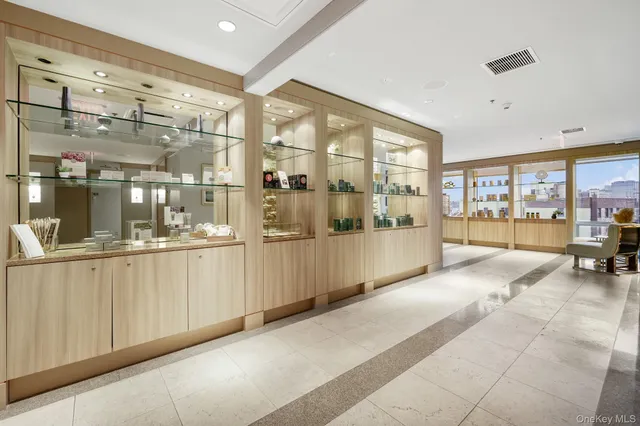 $929,000 | 1 Renaissance Square, Unit 15E, White Plains, NY 10601