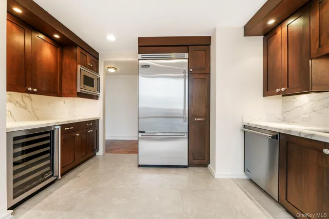 $929,000 | 1 Renaissance Square, Unit 15E, White Plains, NY 10601