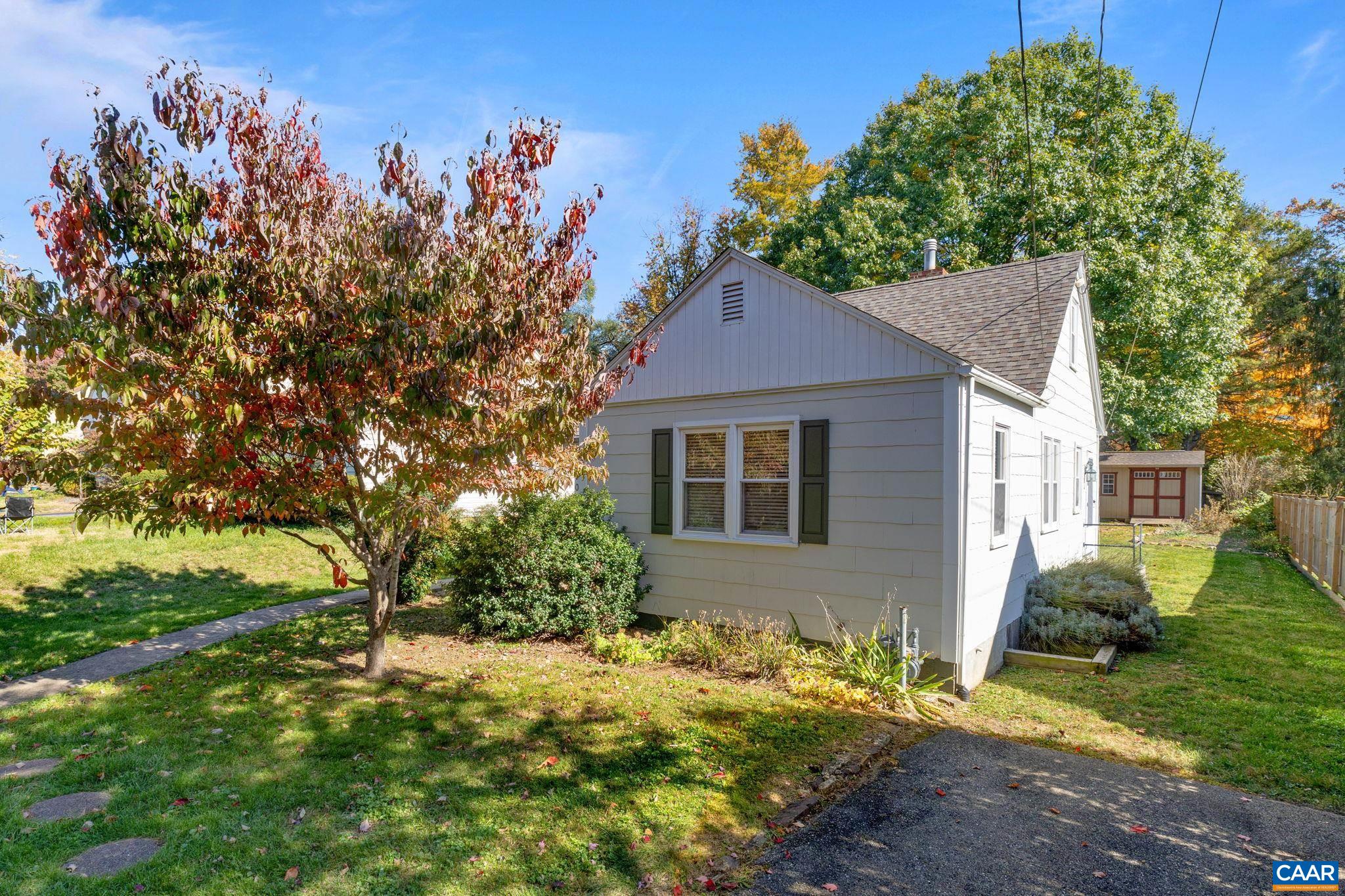 400 Wayneridge Road Waynesboro, VA 22980 - Photo 2 of 38 Gallery Image 2