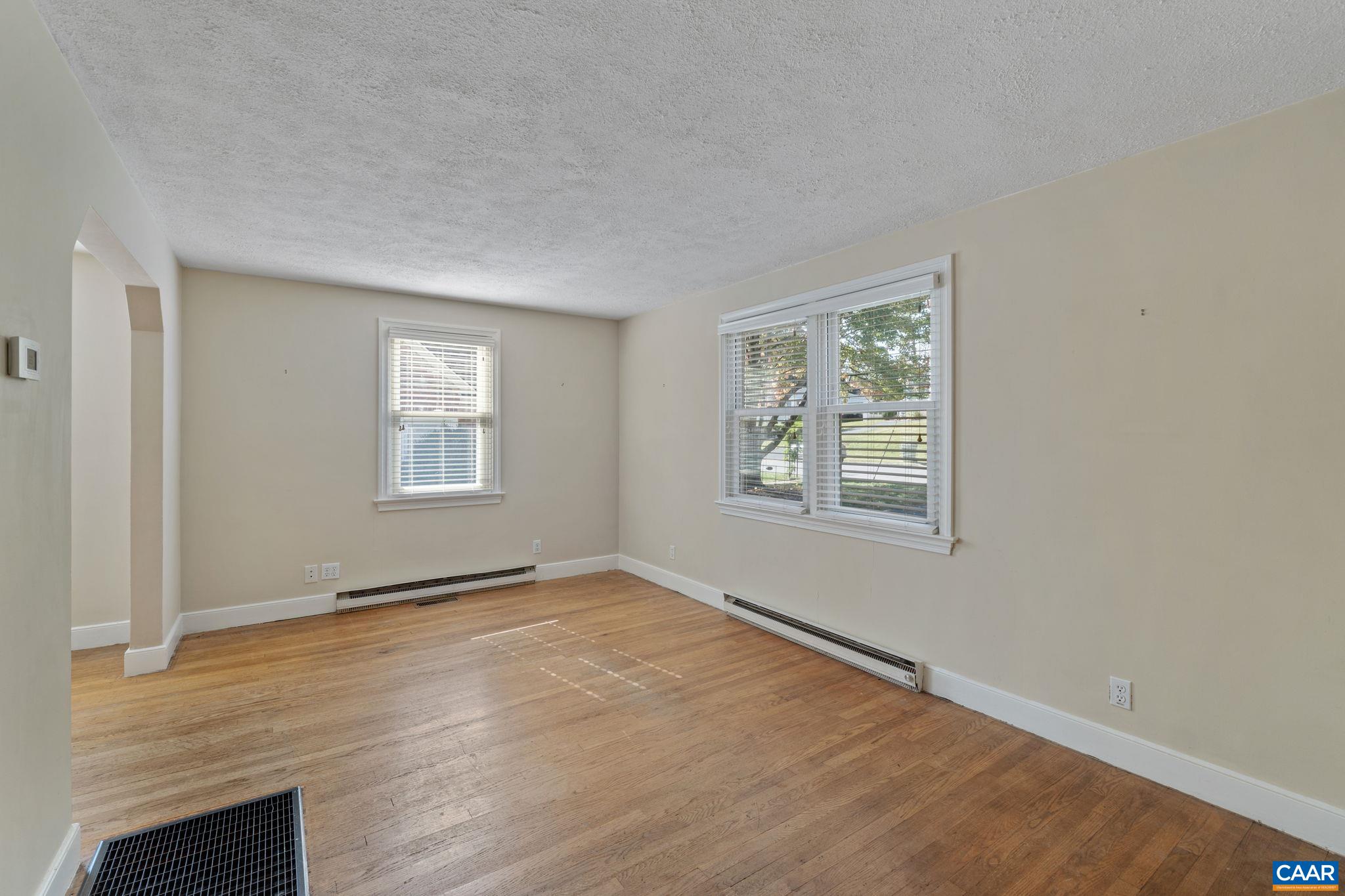400 Wayneridge Road Waynesboro, VA 22980 - Photo 5 of 38 Gallery Image 5