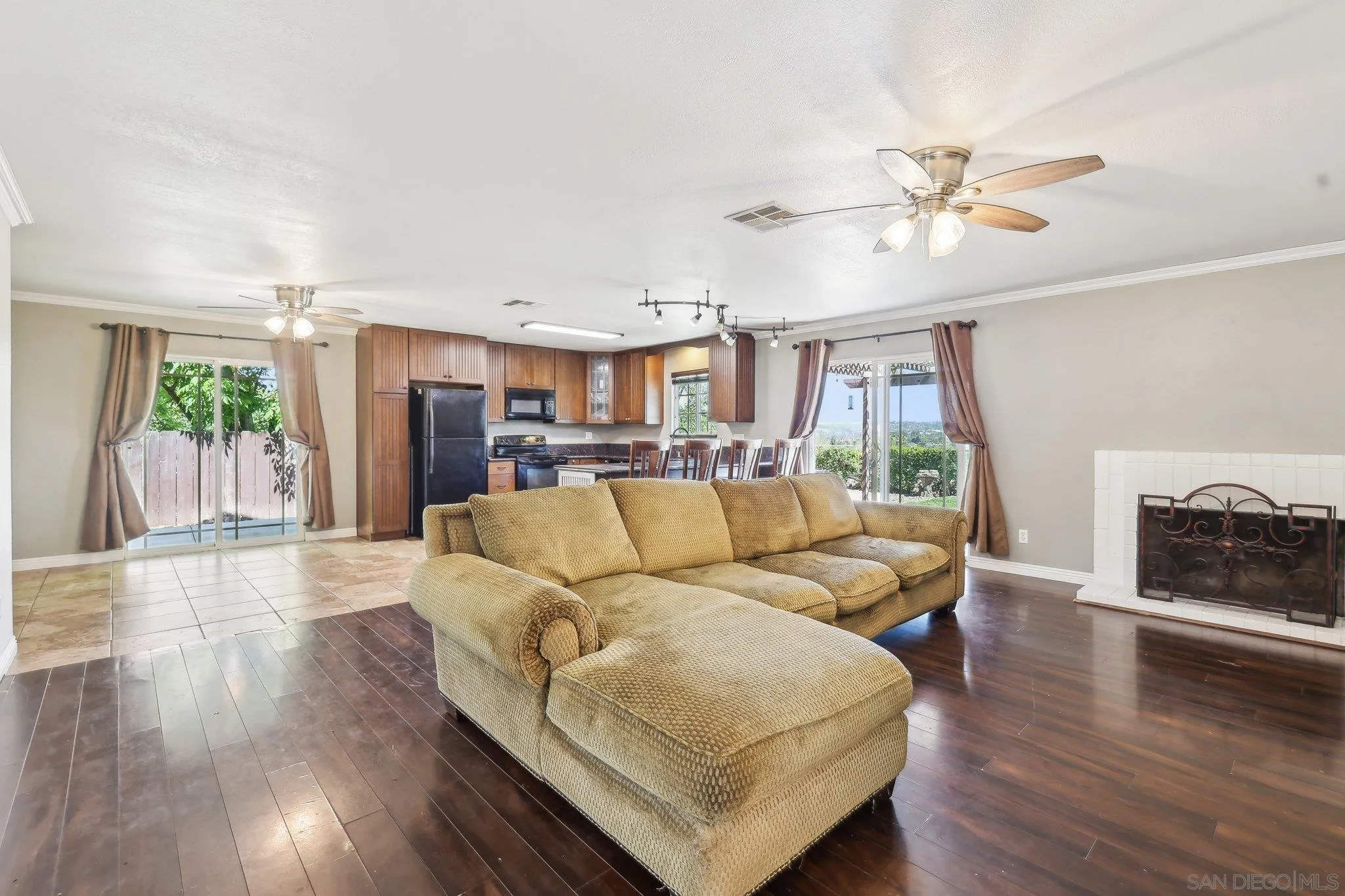 151 Demona Place Spring Valley, CA 91977 - Photo 5 of 34 Gallery Image 5