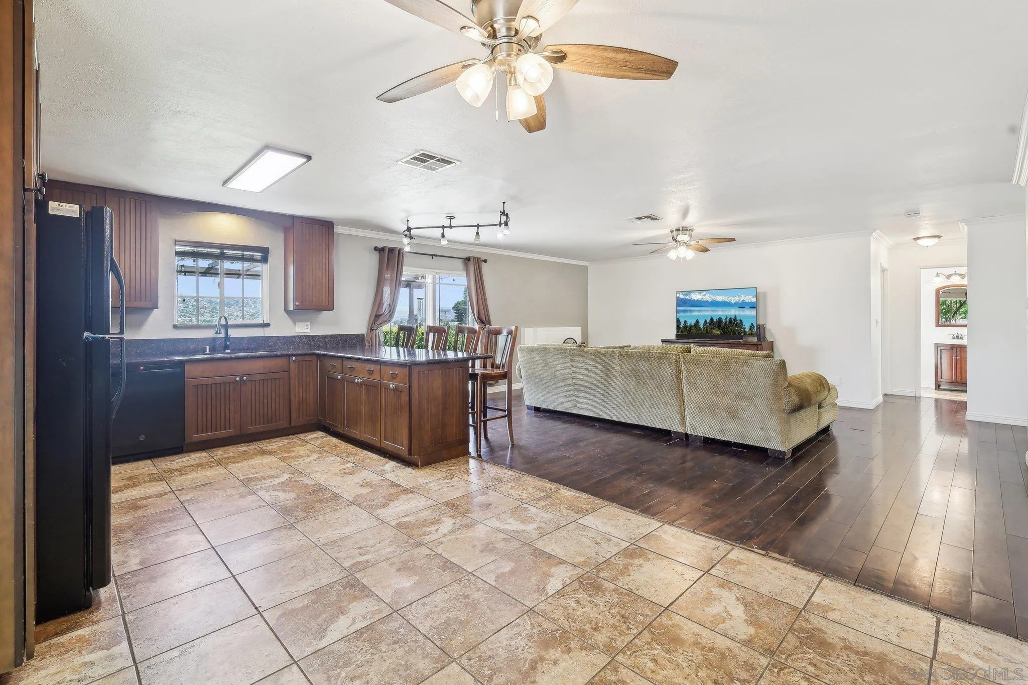 151 Demona Place Spring Valley, CA 91977 - Photo 9 of 34 Gallery Image 9