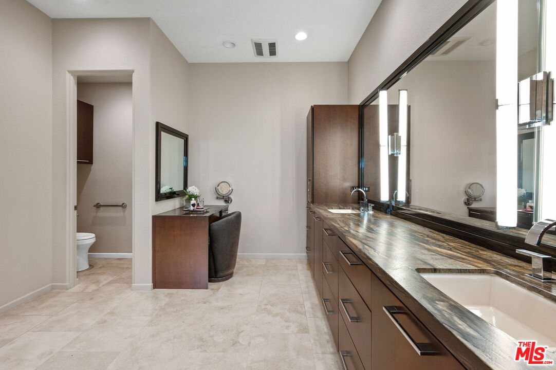 331 Tomahawk Drive Palm Desert, CA 92211 - Photo 23 of 40 a large bathroom with a double vanity sink and a mirror