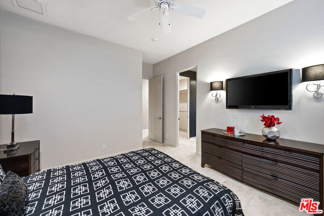 331 Tomahawk Drive Palm Desert, CA 92211 - Photo 28 of 40 a bedroom with bed and flat tv screen