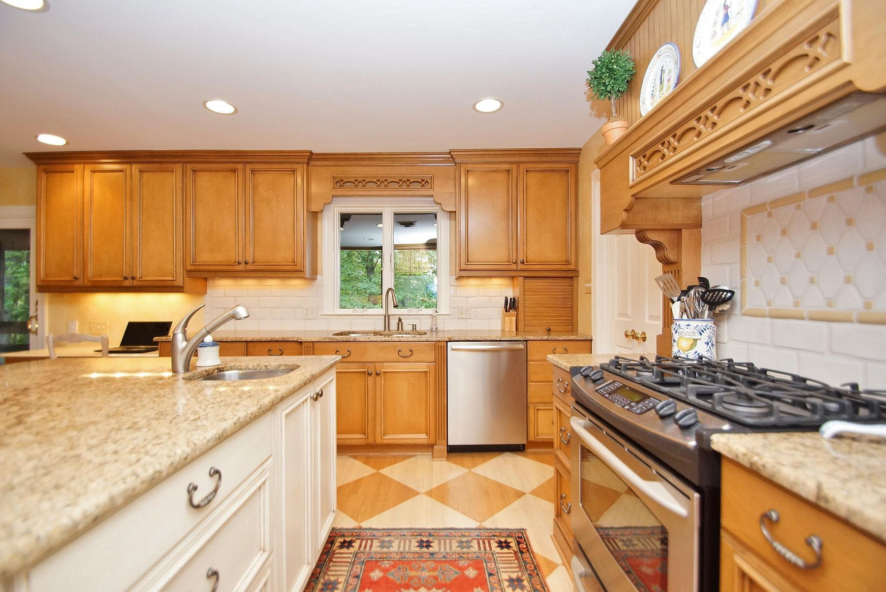 5009 Fox Ridge Road Southwest Roanoke, VA 24018 - Photo 38 of 94 More of kitchen